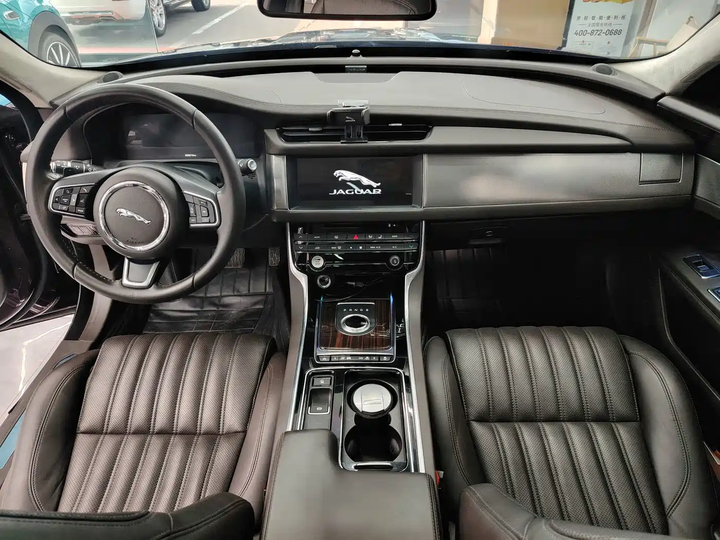 Photo 15 - Jaguar XFL