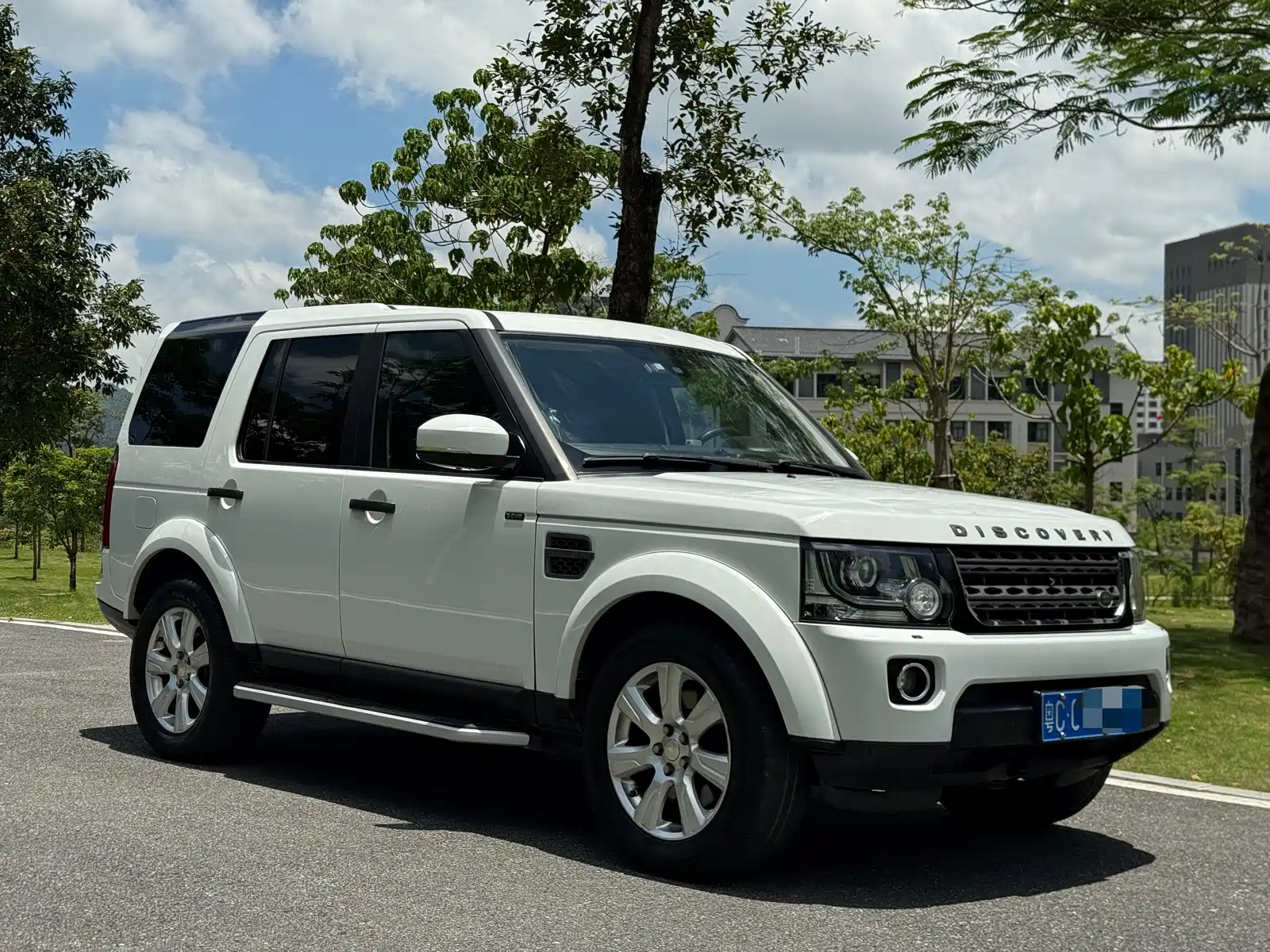 Photo 3 - Land Rover Discovery