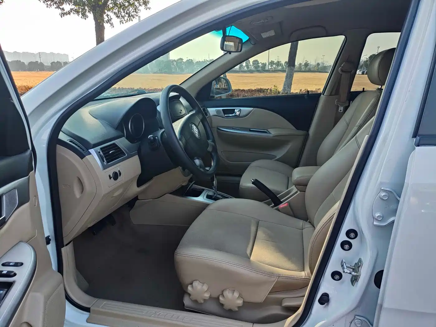 Buick Excelle 2015 1.5L Automatic Classic фото 8