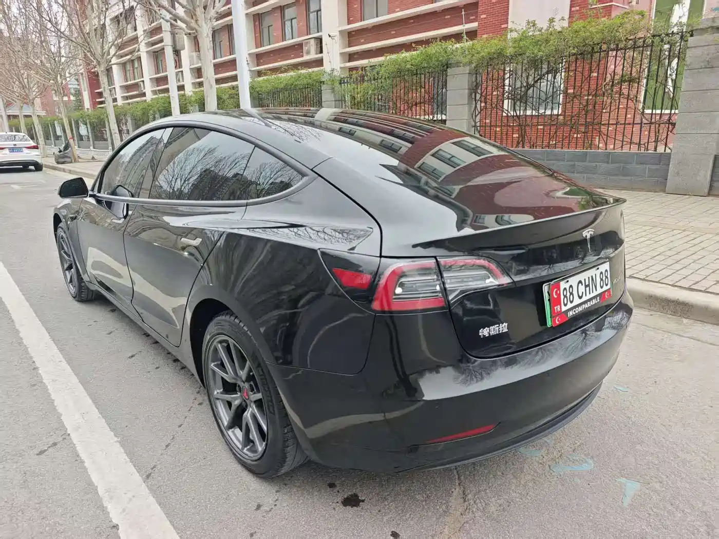 TESLA MODEL 3