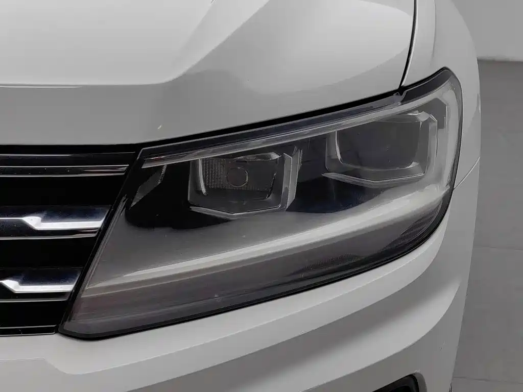 Фото 7 - Volkswagen Tiguan L