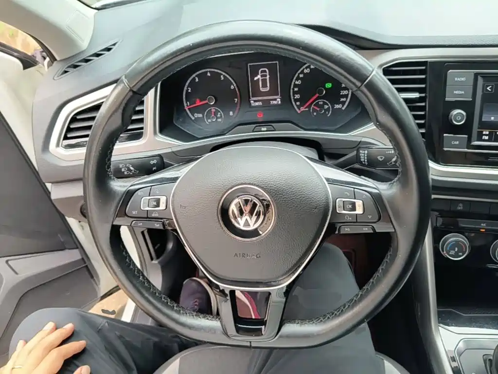 Photo 11 - Volkswagen T-ROC