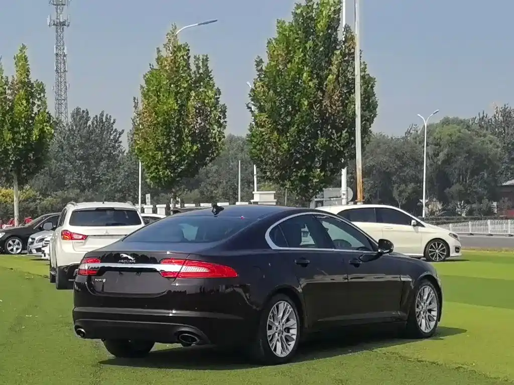Jaguar XF 2015 2015 XF 2.0T Luxury Edition