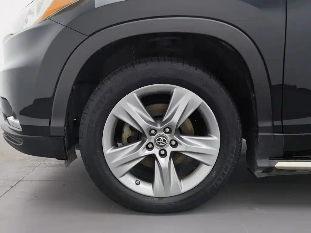 Фото 17 - Toyota Highlander
