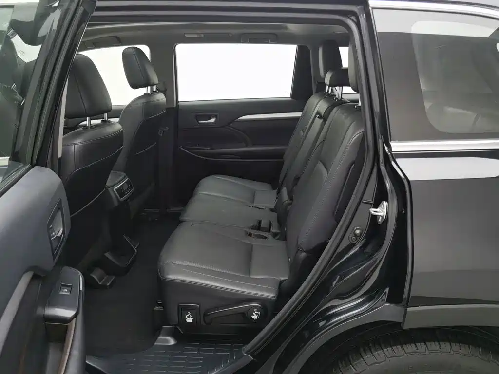 Фото 15 - Toyota Highlander