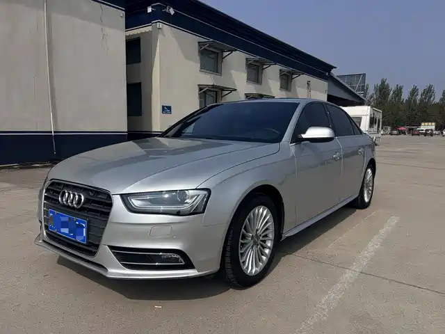 Audi A4L 2015 35 TFSI Auto Comfort — фото 1