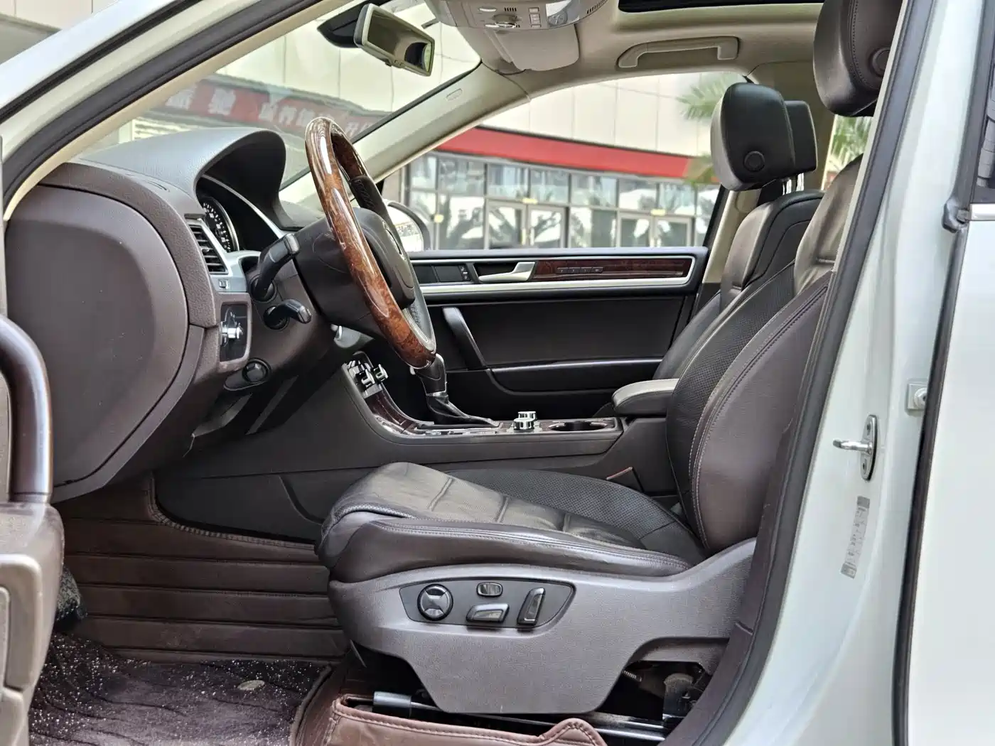 Volkswagen Touareg 2011 3.0TSI Premium фото 6