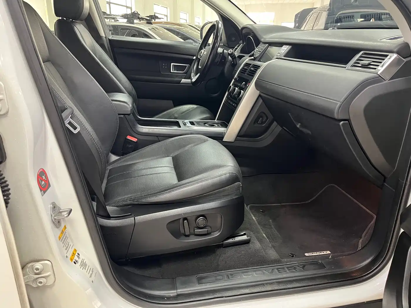 Land Rover Discovery Sport 2016 2.0T HSE фото 8
