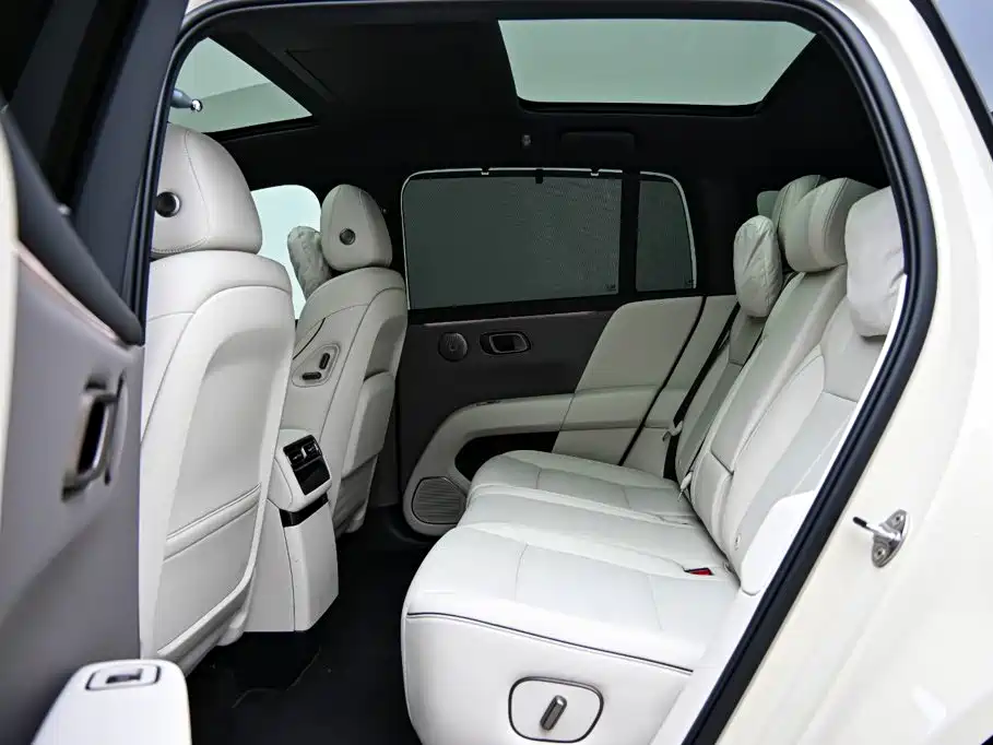 Li Auto i6 2026 2025 2WD Base Model