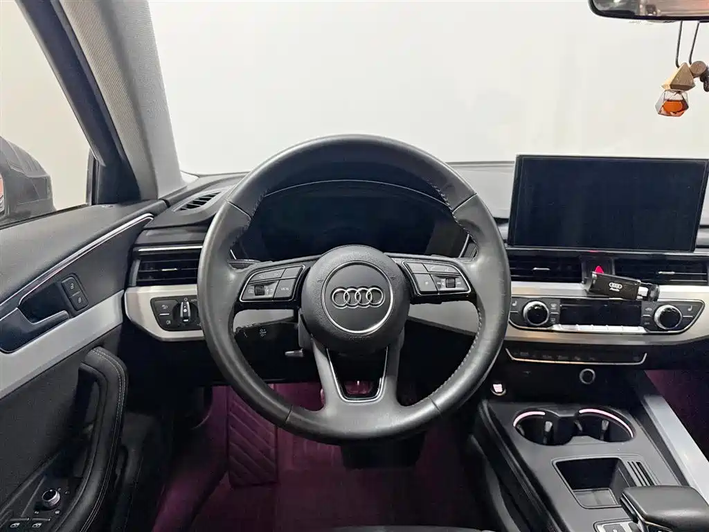 Фото 11 - Audi A4L