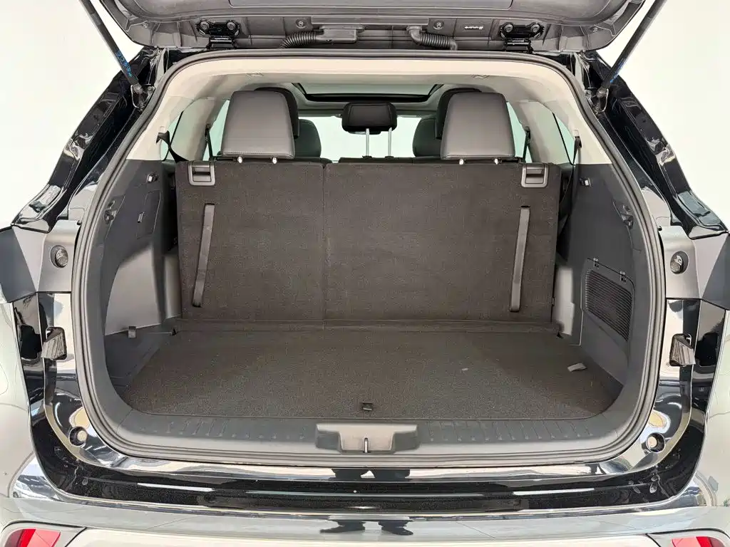 Фото 28 - Toyota Highlander