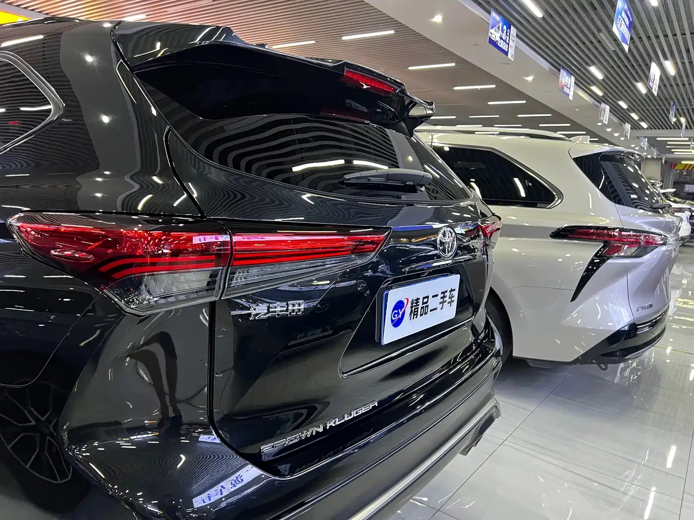 Фото 21 - Toyota Crown Kluger