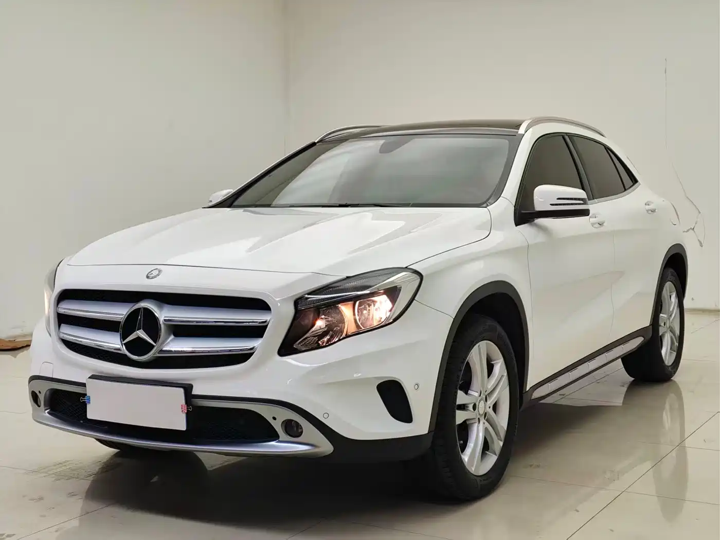 MERCEDES-BENZ GLA