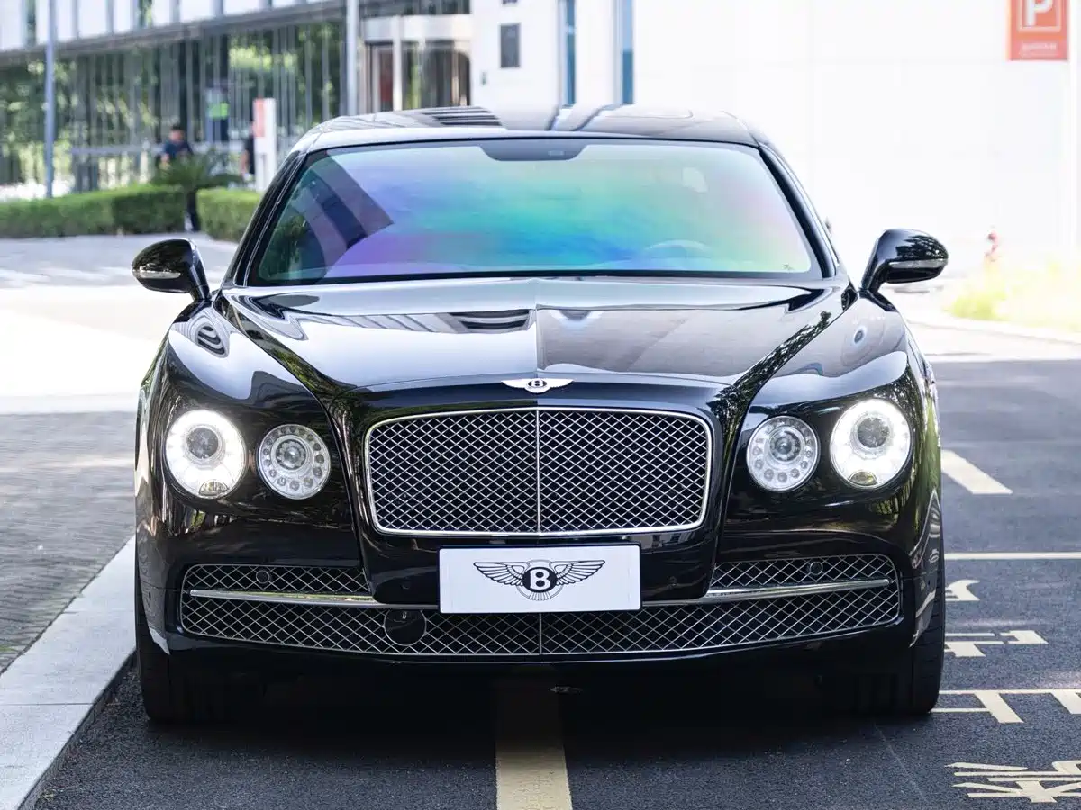 Фото 2 - Bentley Flying Spur