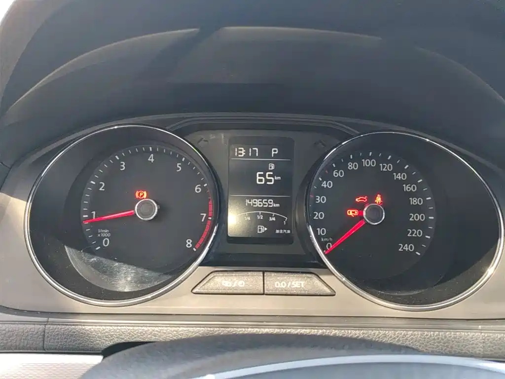 Volkswagen Lavida Tour 2015 1.6L Automatic Comfort Edition фото 12