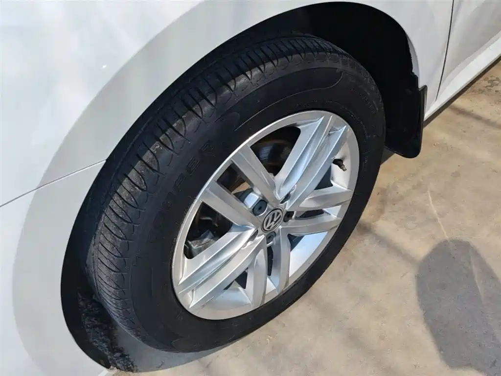 Volkswagen Lavida Tour 2015 1.6L Automatic Comfort Edition фото 23