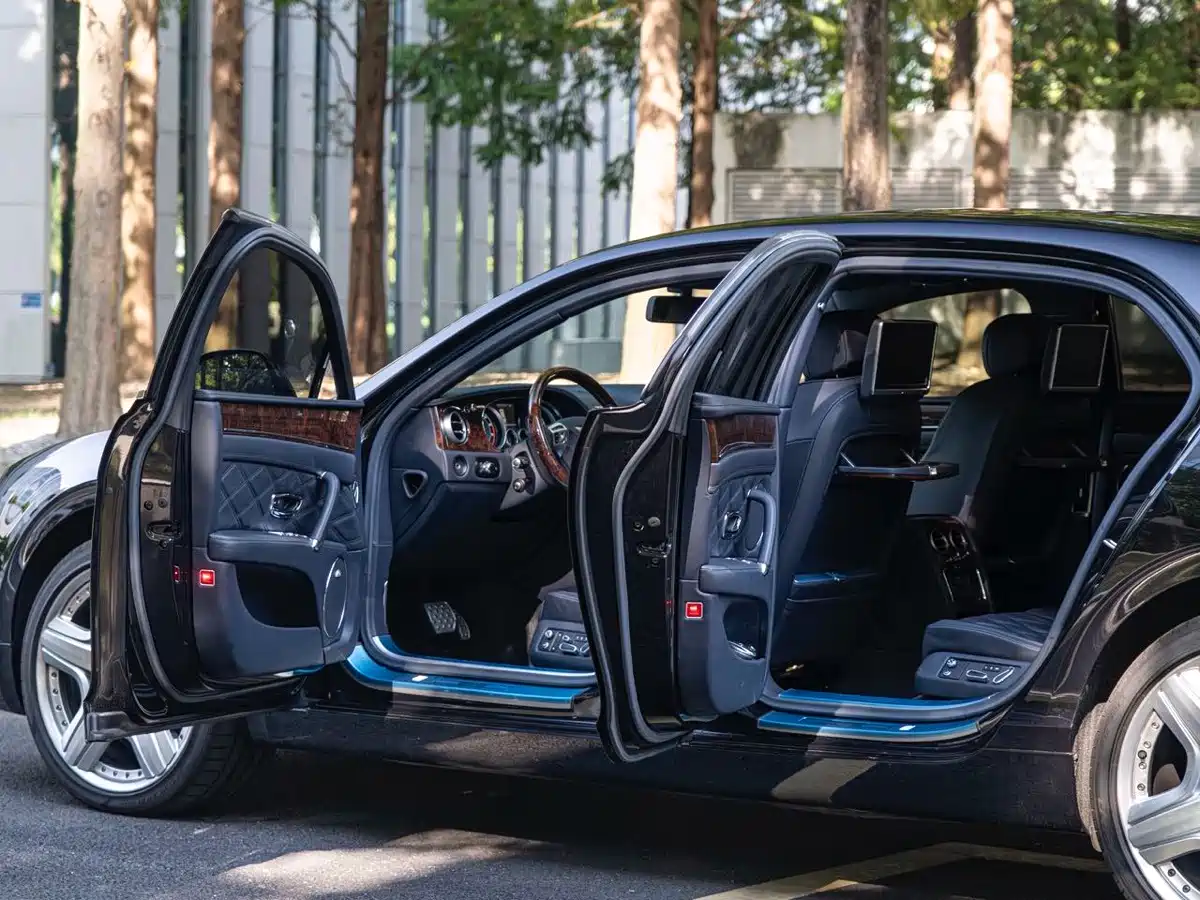 Фото 6 - Bentley Flying Spur