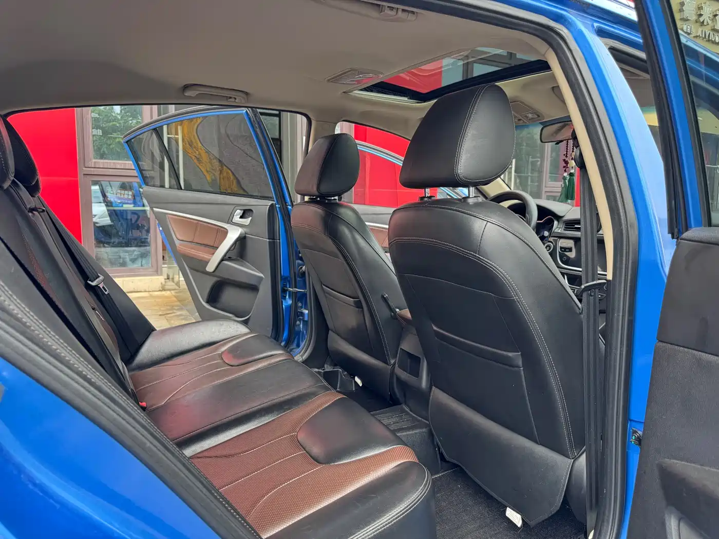 Фото 7 - Geely Emgrand