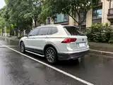 صورة 10 - Volkswagen Tiguan L