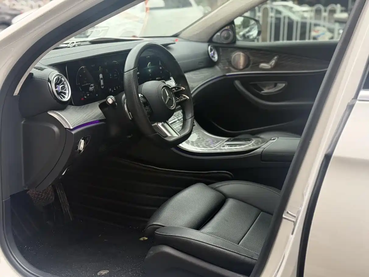 Фото 4 - Mercedes-Benz E-Class