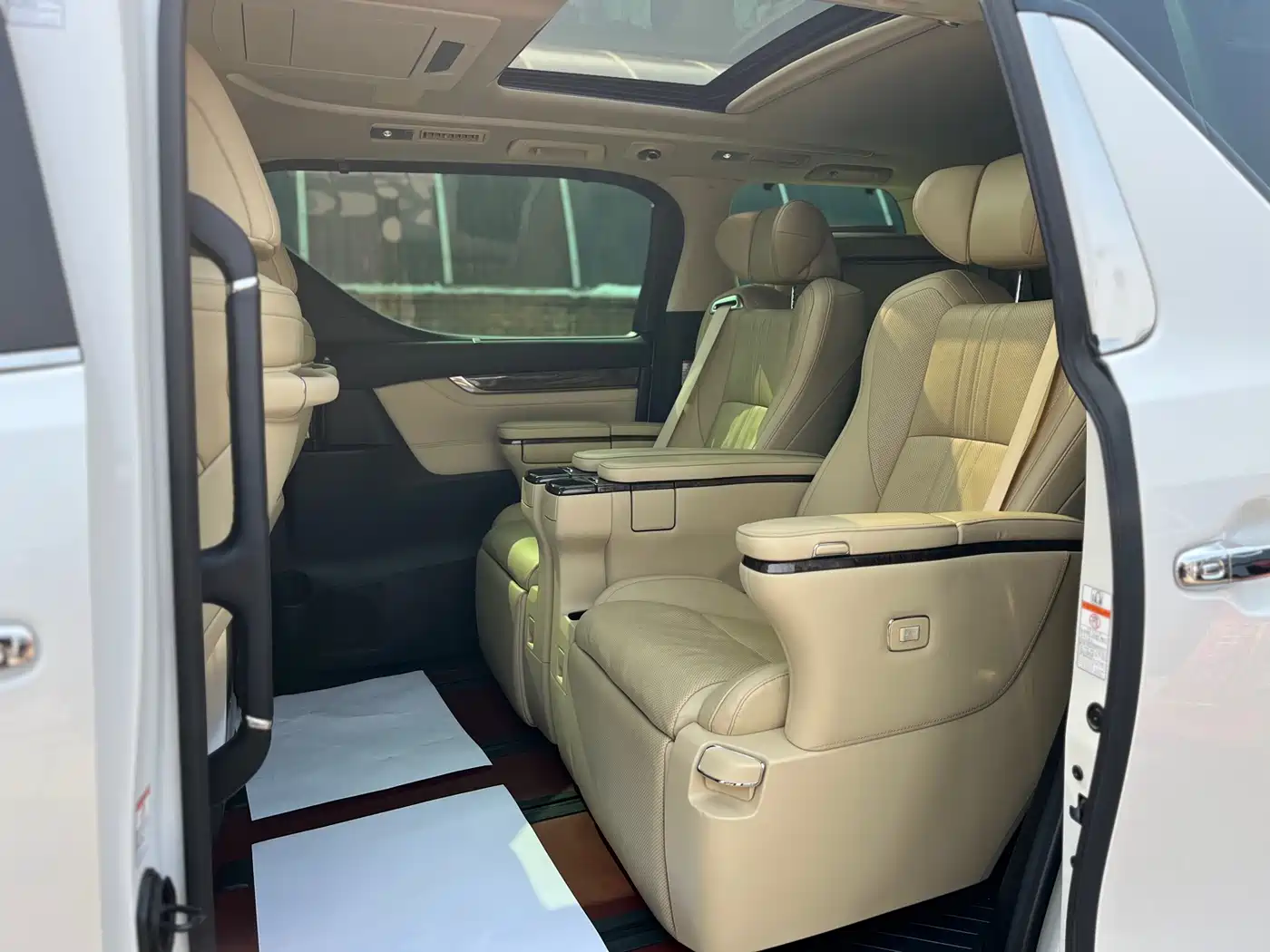 Toyota Alphard 2021 Hybrid 2.5L Premium фото 17