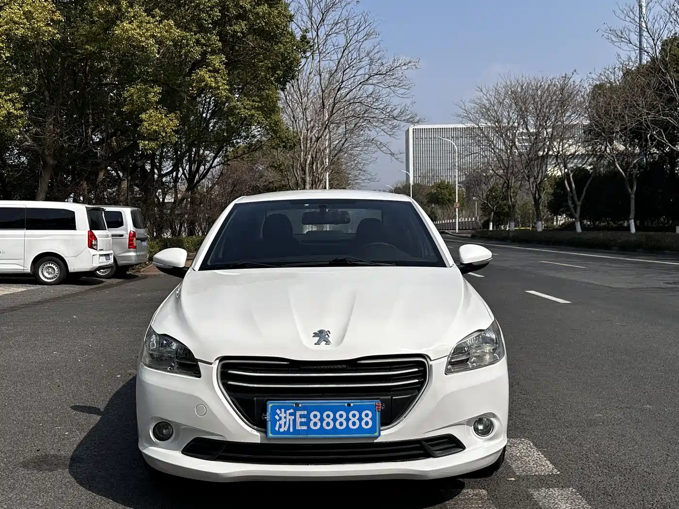 Peugeot 301 2016 1.6L Manual Comfort Edition фото 2