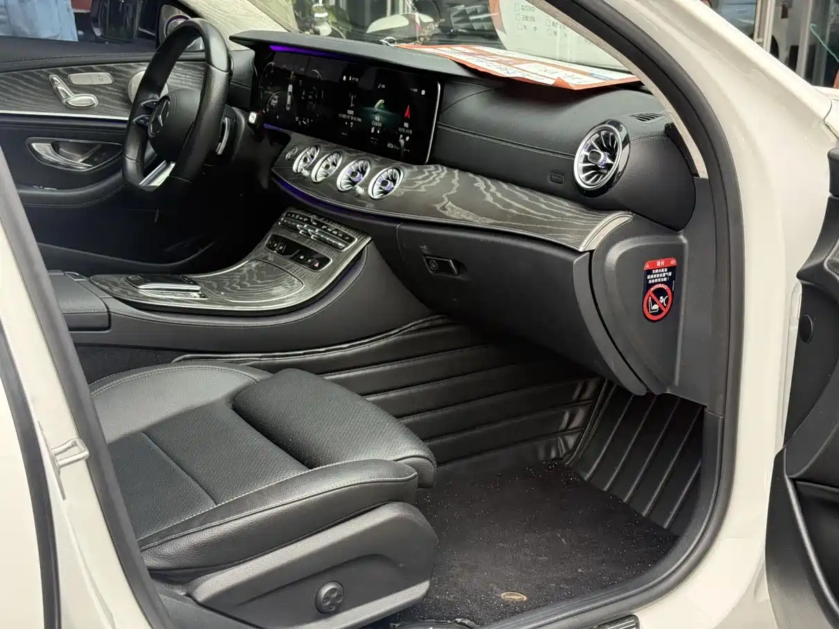 Фото 16 - Mercedes-Benz E-Class