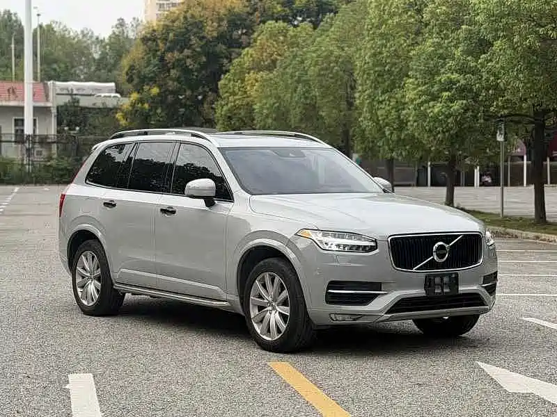 Photo 3 - Volvo XC90