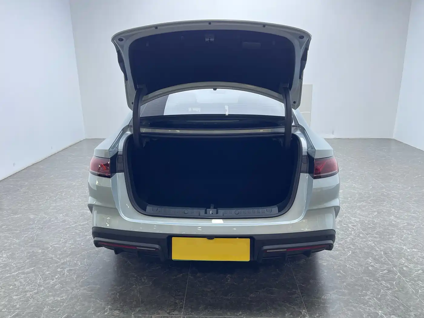BYD Qin L 2025 DM-i Smart Drive Edition 80KM Leading фото 5