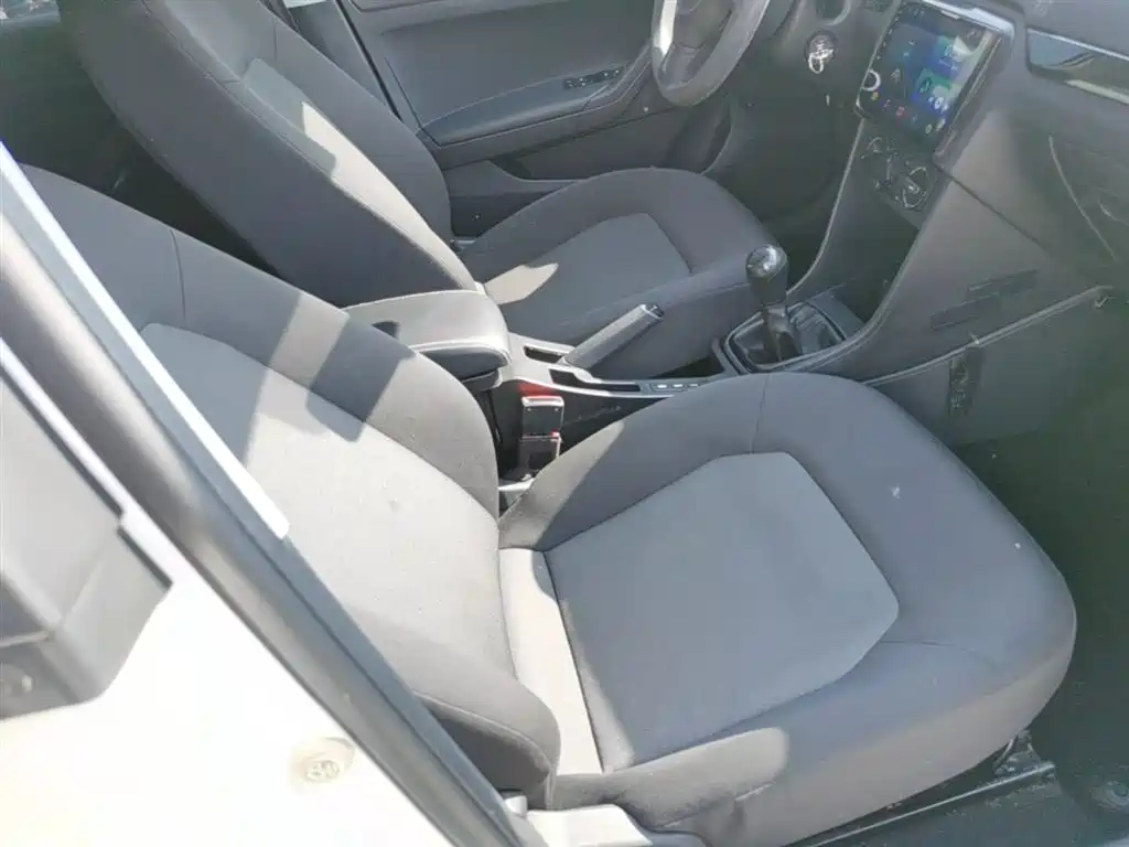 Volkswagen Jetta 2015 Quality Edition 1.4L Manual Fashion фото 25