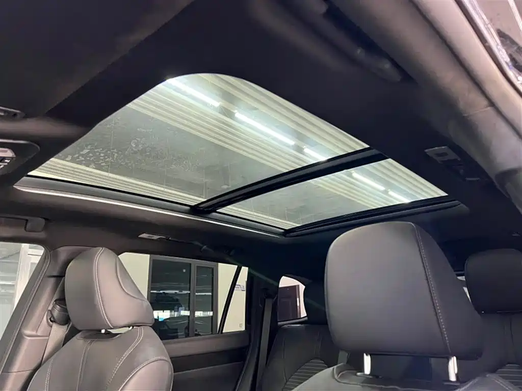 Toyota Crown Kluger 2023 2.5L HEV AWD Premium Edition фото 19