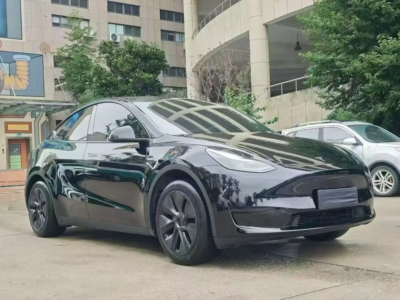 TESLA MODEL Y