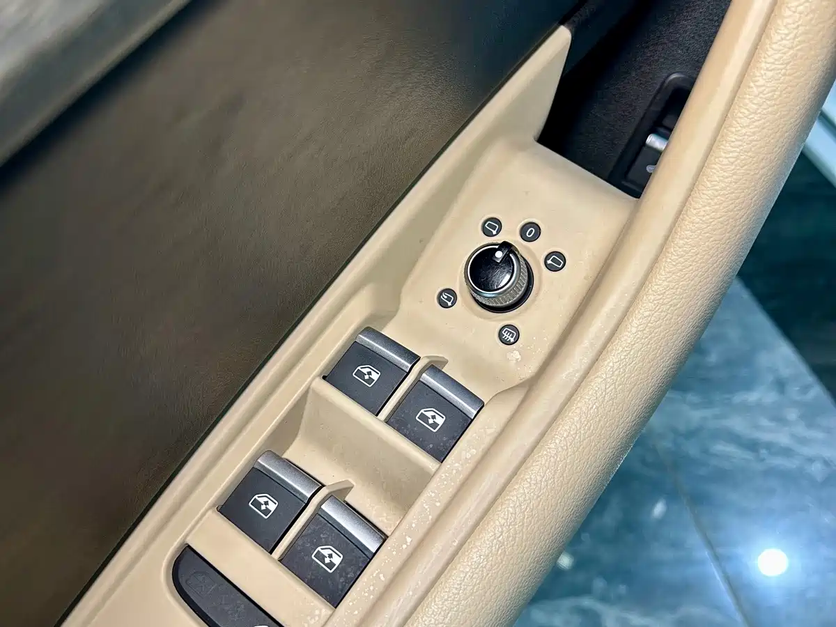 Фото 24 - Audi A4L