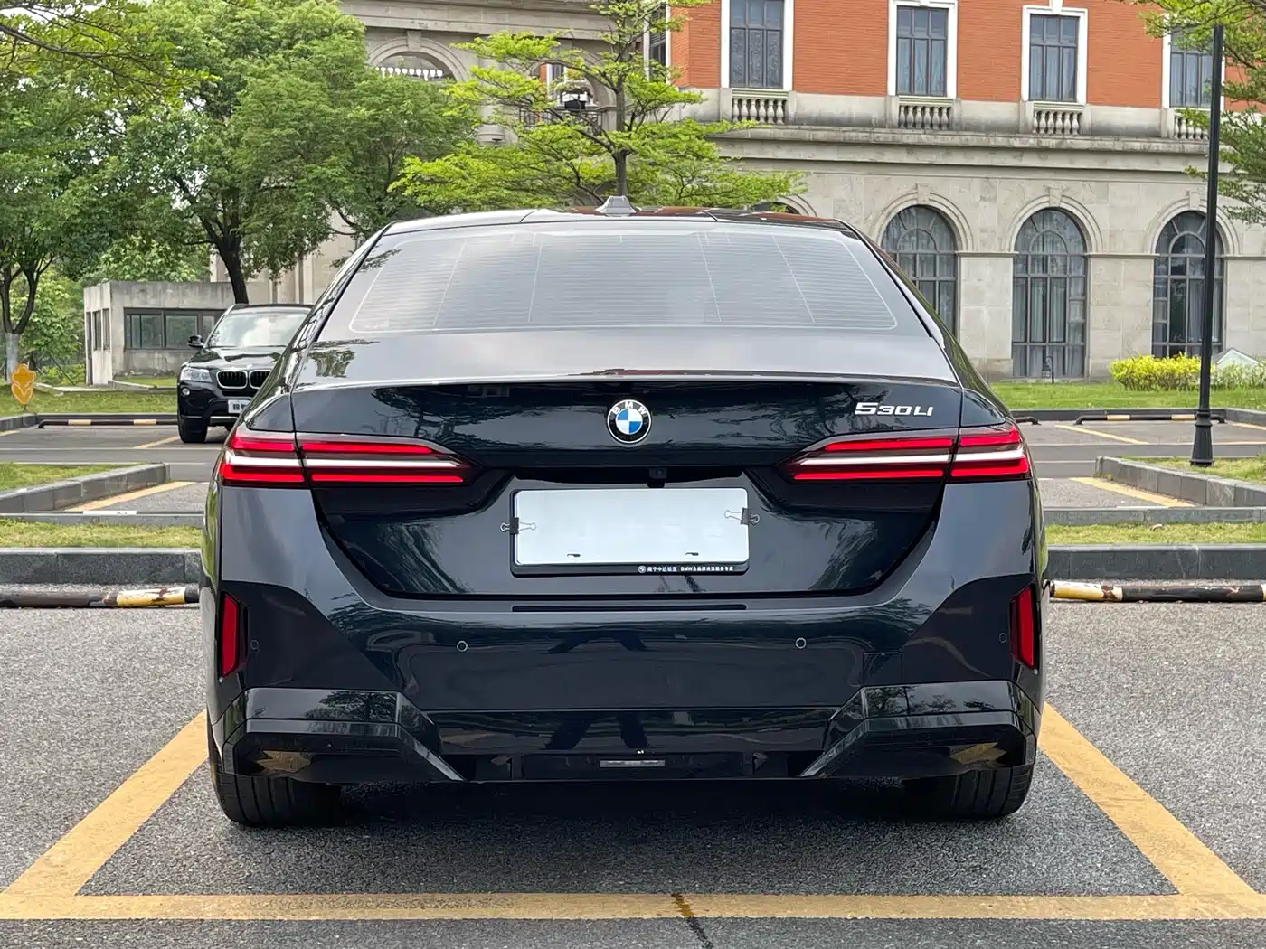 BMW 5 Series 2024 530Li Leading M Sport Package фото 5