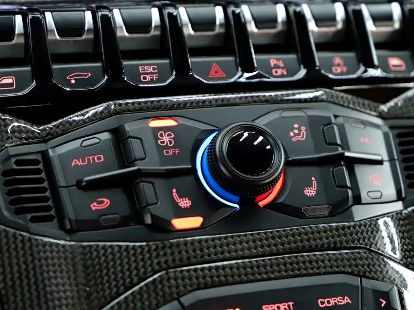 Lamborghini Aventador 2011 LP 700-4 фото 11