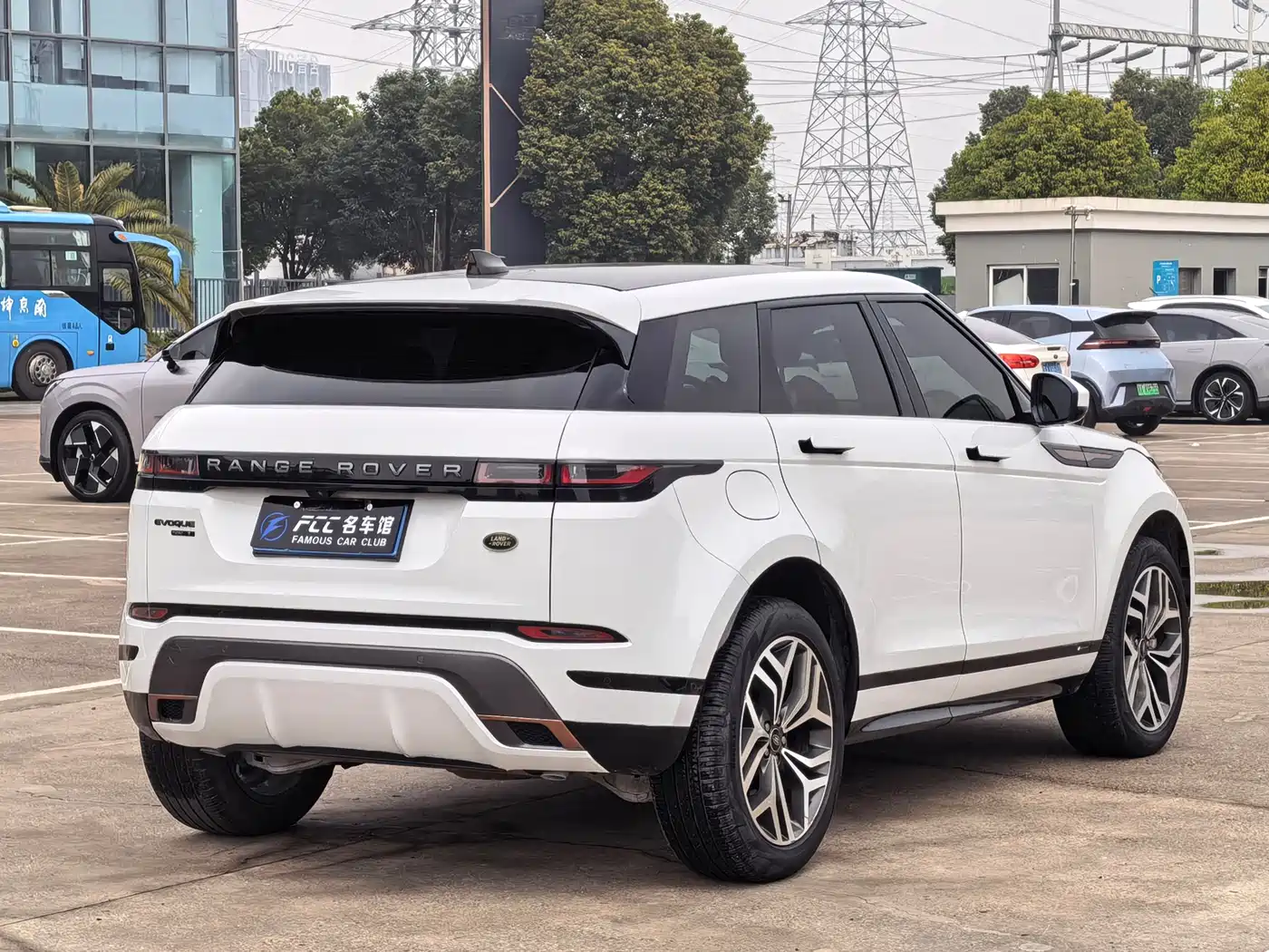 Land Rover Range Rover Evoque 2020 249PS R-DYNAMIC S Sport Edition фото 4