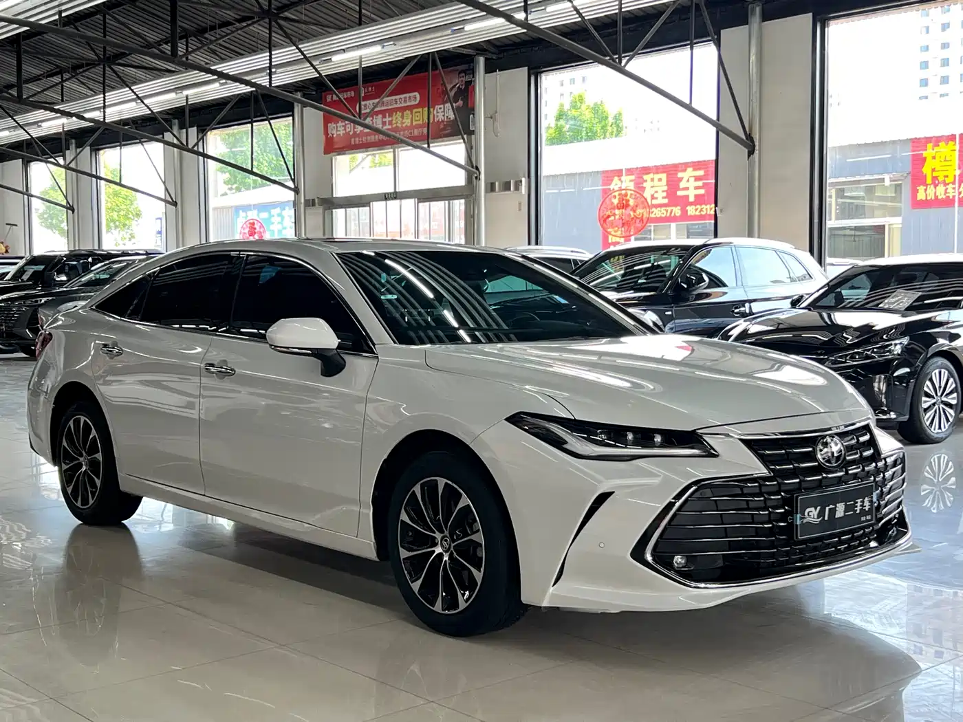 Toyota Avalon 2023 2.0L Luxury Edition фото 3