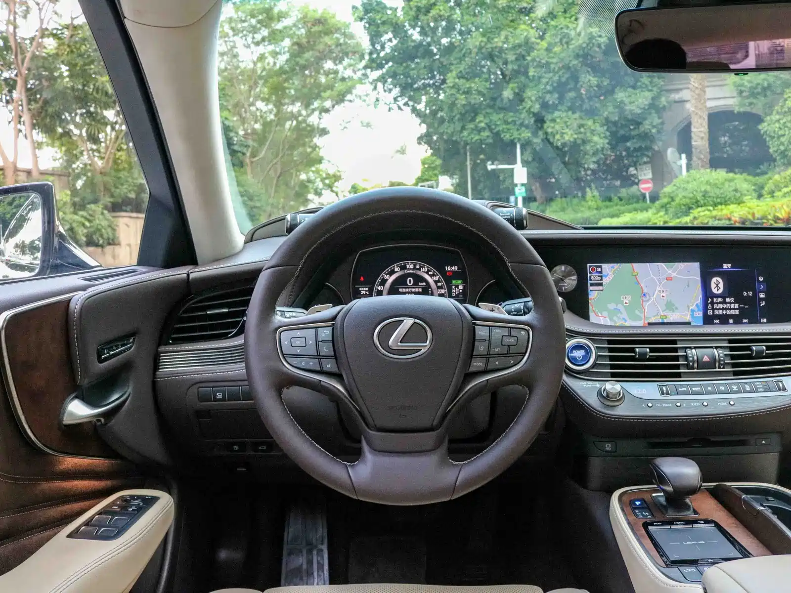 Фото 7 - Lexus LS
