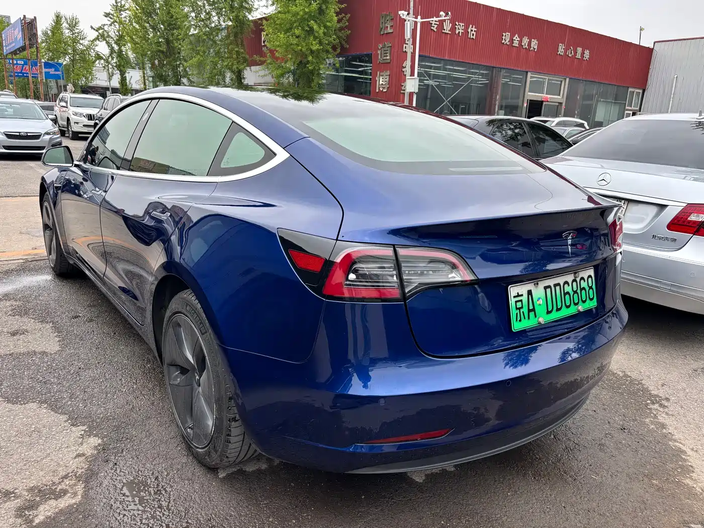 TESLA MODEL 3