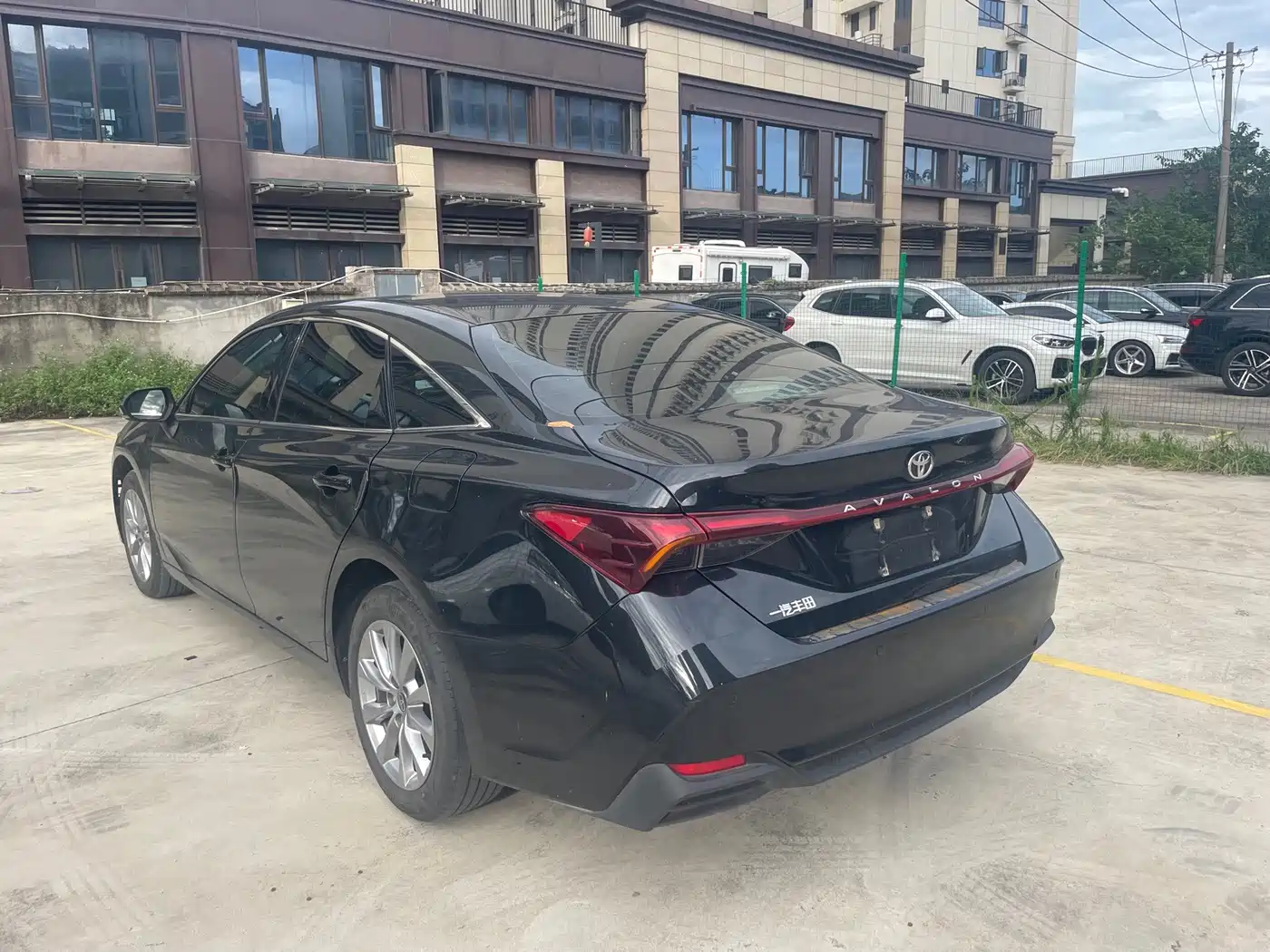 Photo 6 - Toyota Avalon