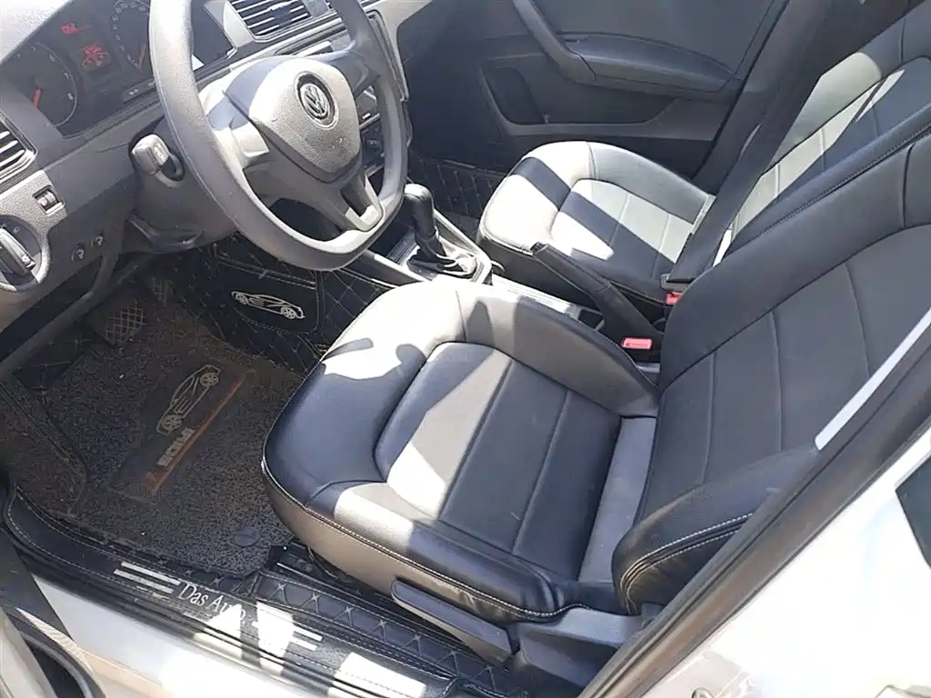 VOLKSWAGEN SANTANA