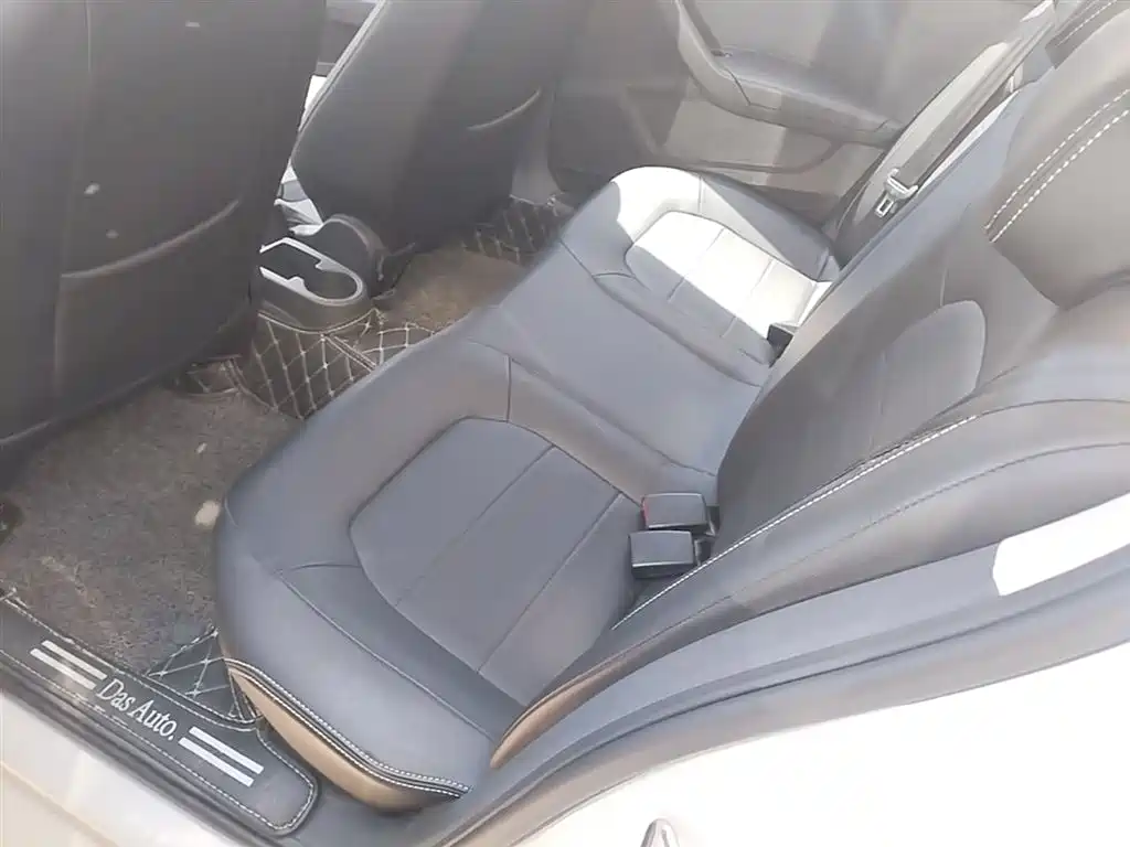 VOLKSWAGEN SANTANA