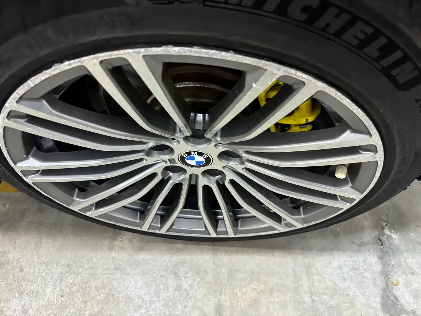 BMW 5 Series 2011 528Li Leading фото 6