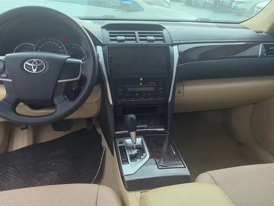 Toyota Camry 2015 2.0E Elite Edition фото 16