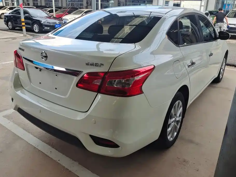 Фото 3 - Nissan Sylphy