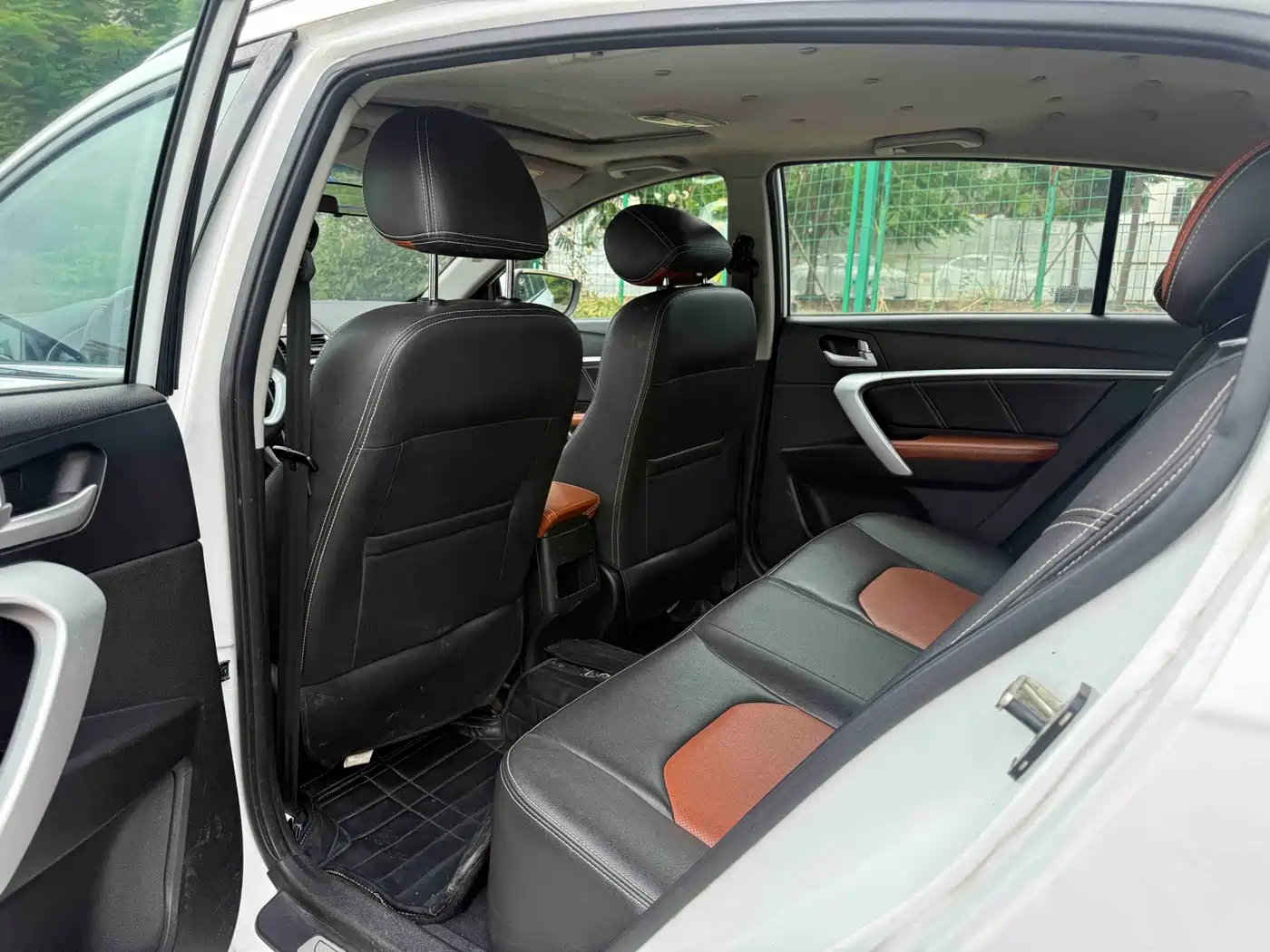 Фото 5 - Geely Emgrand