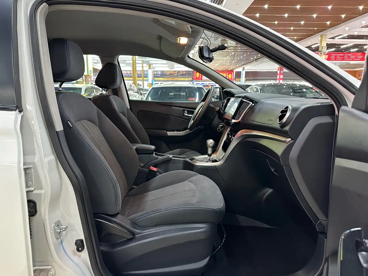 Venucia T70 2017 2016 2.0L CVT Rui Xing Edition