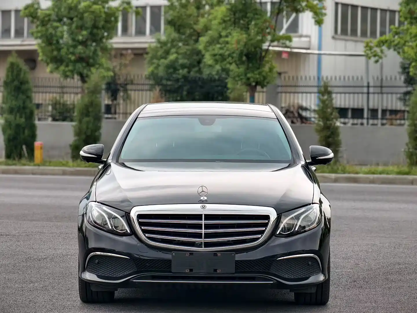 صورة 1 - Mercedes-Benz E-Class