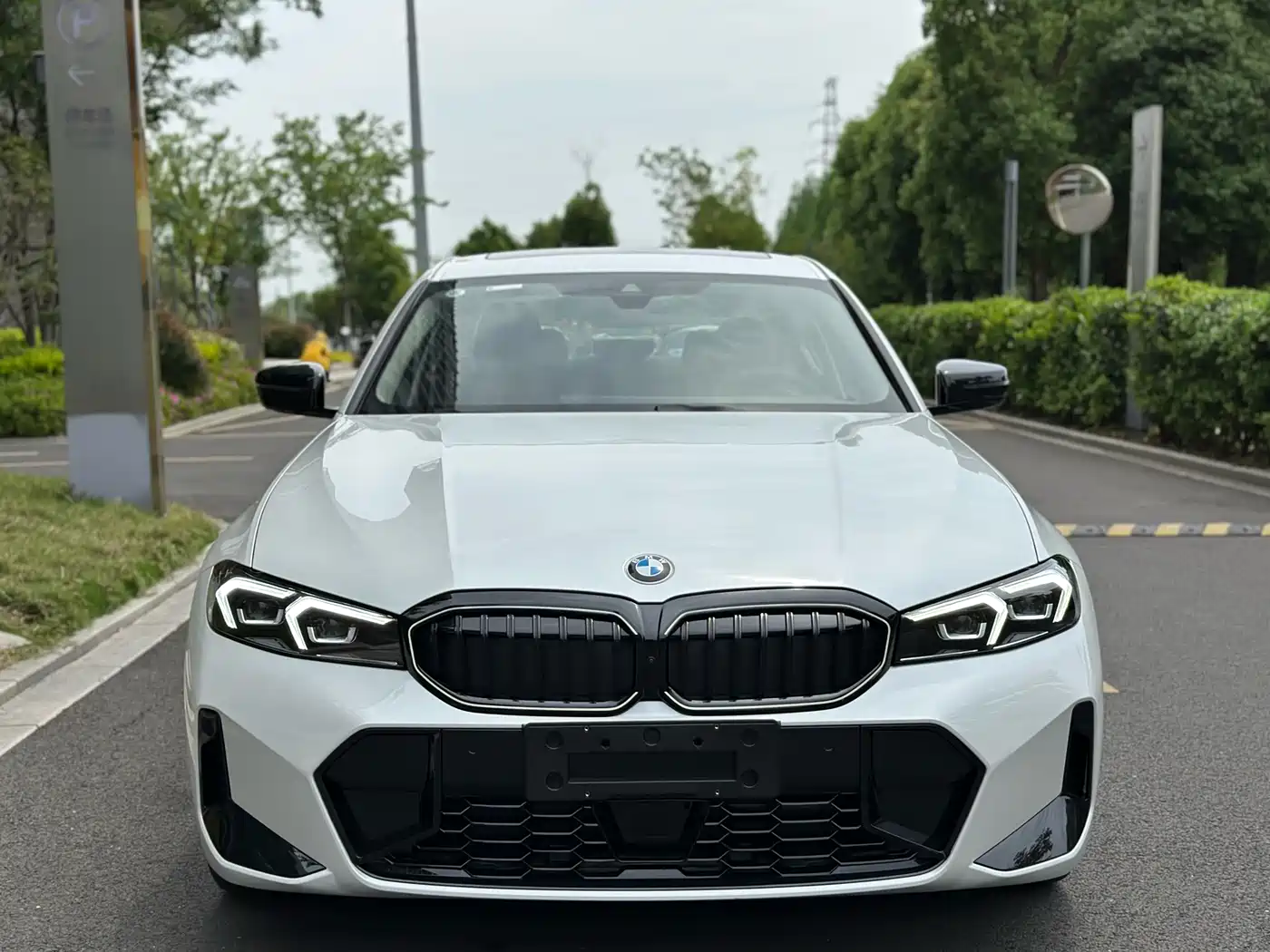 BMW 3 Series 2025 330Li M Sport Night Edition фото 2