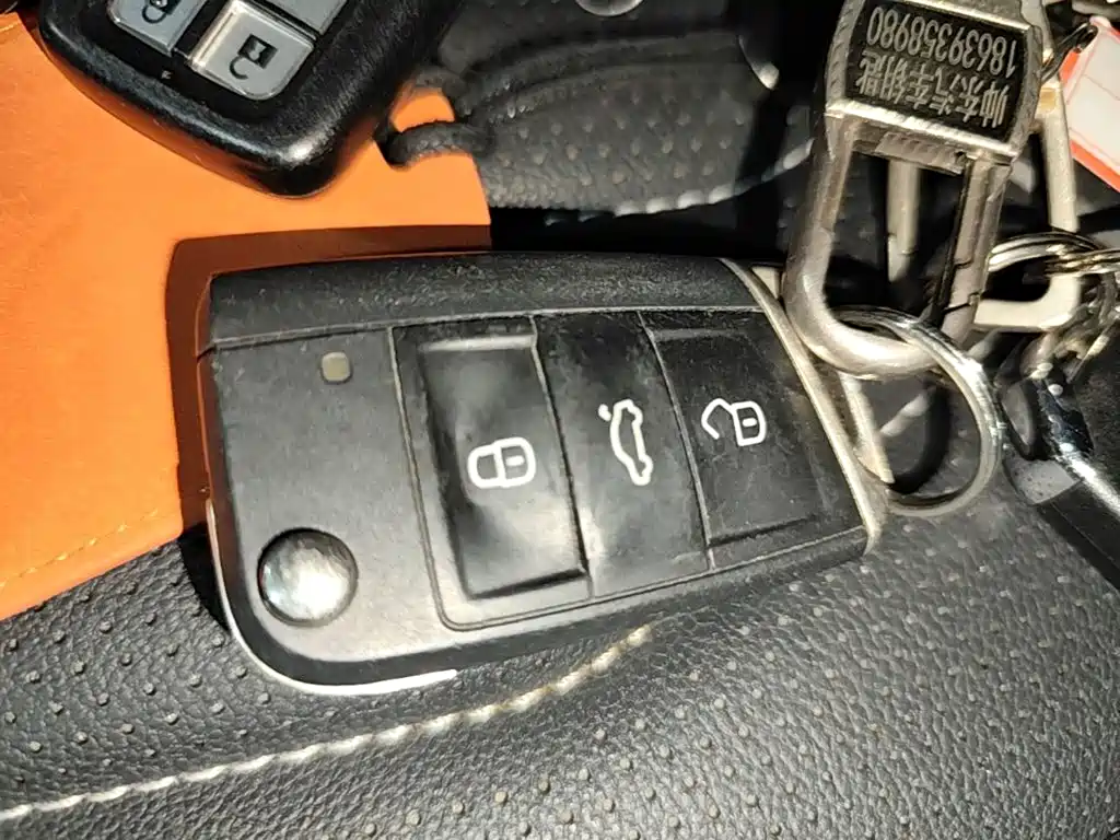 Photo 17 - Volkswagen Tiguan L